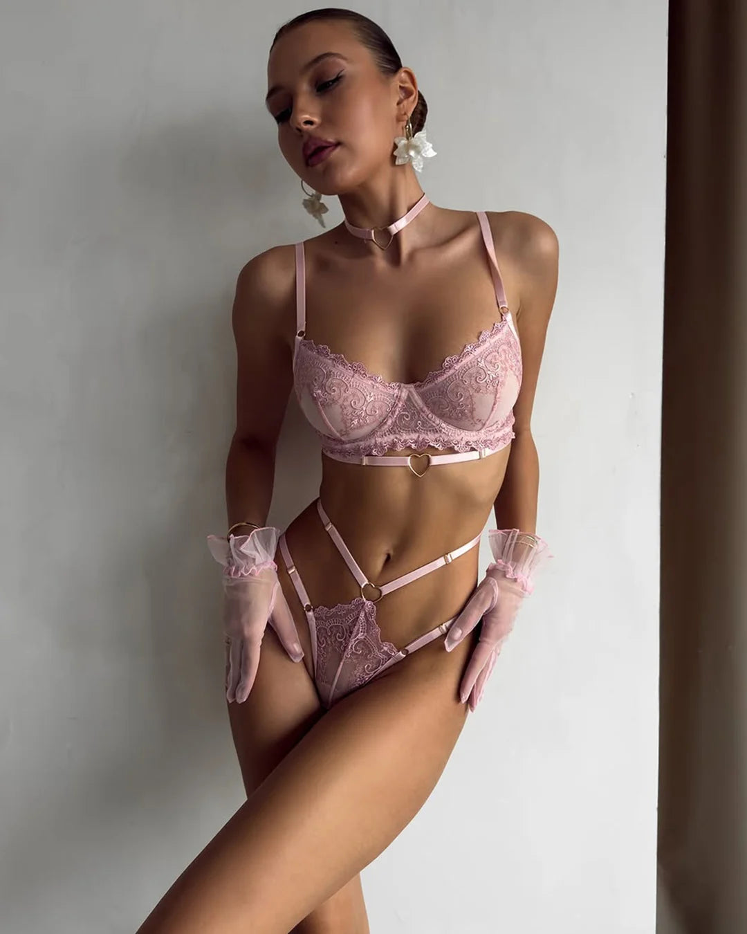 Romantic Lace Lingerie Set – Sensual Bra Thong Choker with Heart Ring Detail