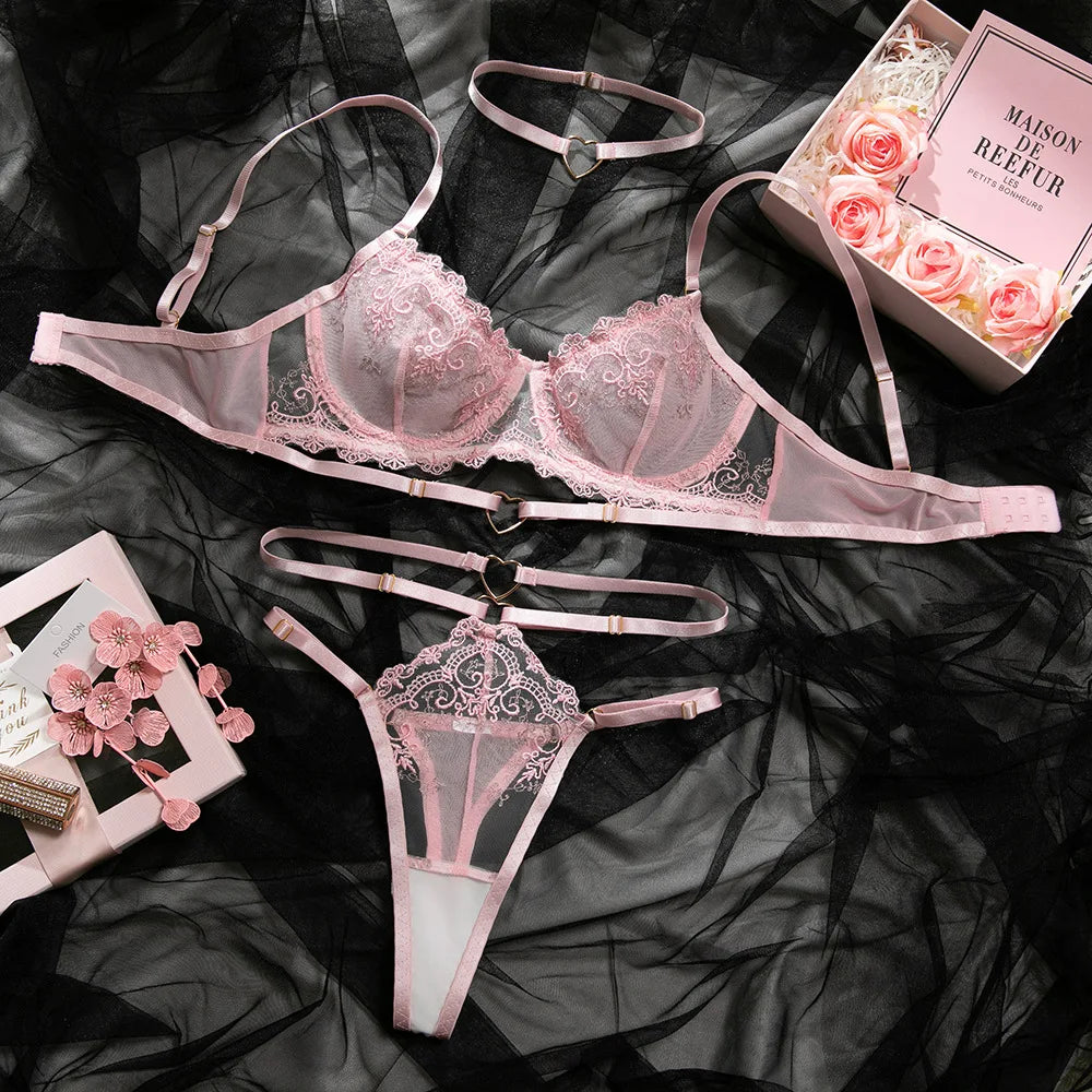 Romantic Lace Lingerie Set – Sensual Bra Thong Choker with Heart Ring Detail